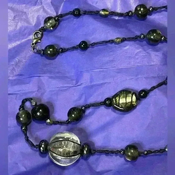 Glass bead necklace - Picture 2 of 3